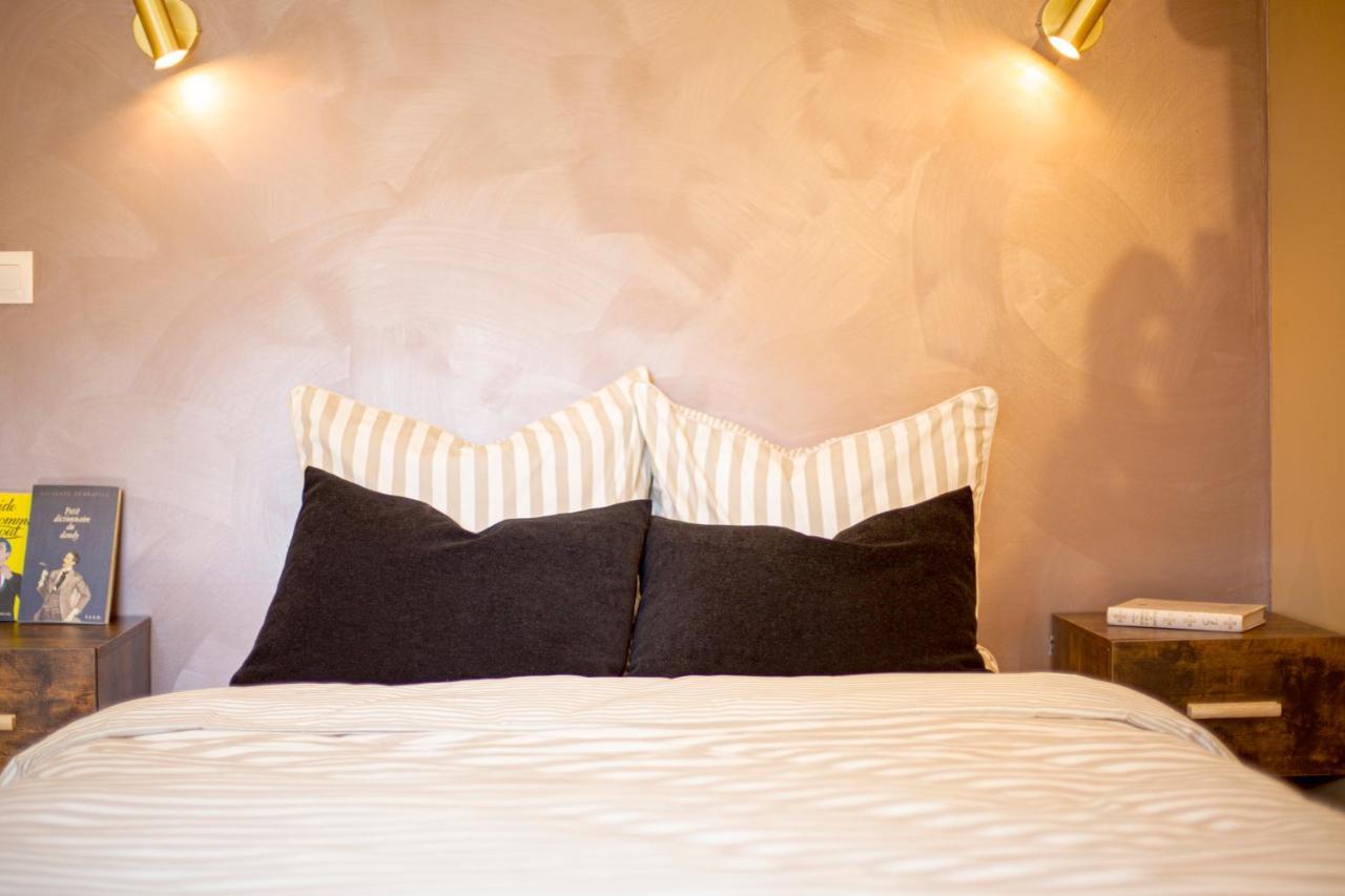 Ideal Pro & Couple - 2 Logements Theme Boho Chic Rdc & Dandy 1Er Etage - Quartier Calme - Jardin - Wifi Hd - Smart Tv - Parking Gratuit - Proche Centre & Transports - Ask Home Valenciennes Exteriör bild
