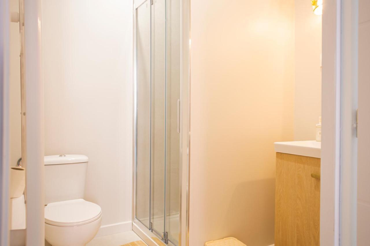 Ideal Pro & Couple - 2 Logements Theme Boho Chic Rdc & Dandy 1Er Etage - Quartier Calme - Jardin - Wifi Hd - Smart Tv - Parking Gratuit - Proche Centre & Transports - Ask Home Valenciennes Exteriör bild